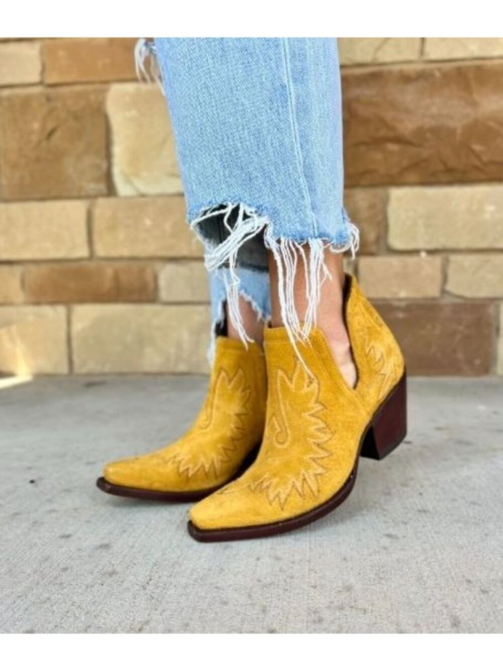 Ariat Dixon Womens 8 B Gilded Suede Gold Western Ankle Boots 10046865 NEW - Picture 2 of 5